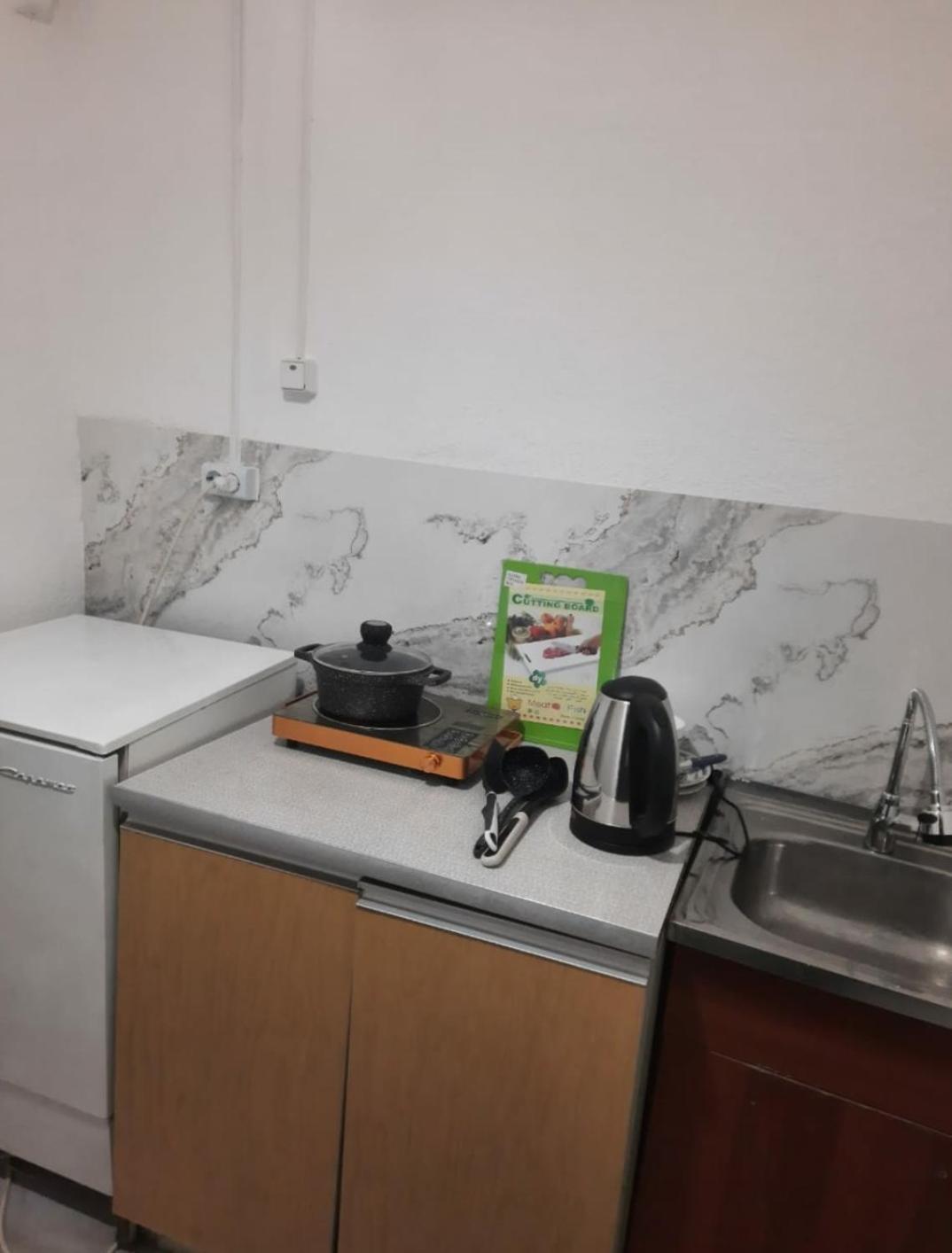 Атлант Hotell Bishkek Exteriör bild